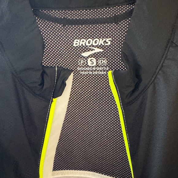 Brooks Black and White Jacket with Neon Accents Reflective - Picture 2 of 3